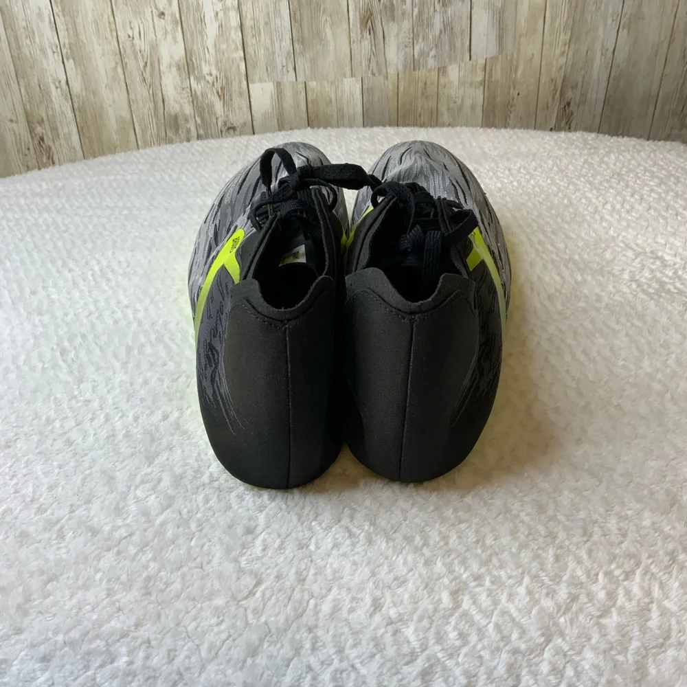 Brooks ELMN8 v5 track spike shoe
